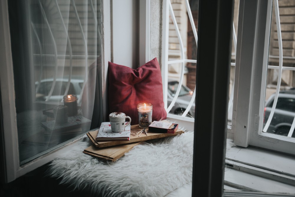 Quick and Easy Ways to Decorate Your Apartment for Autumn image