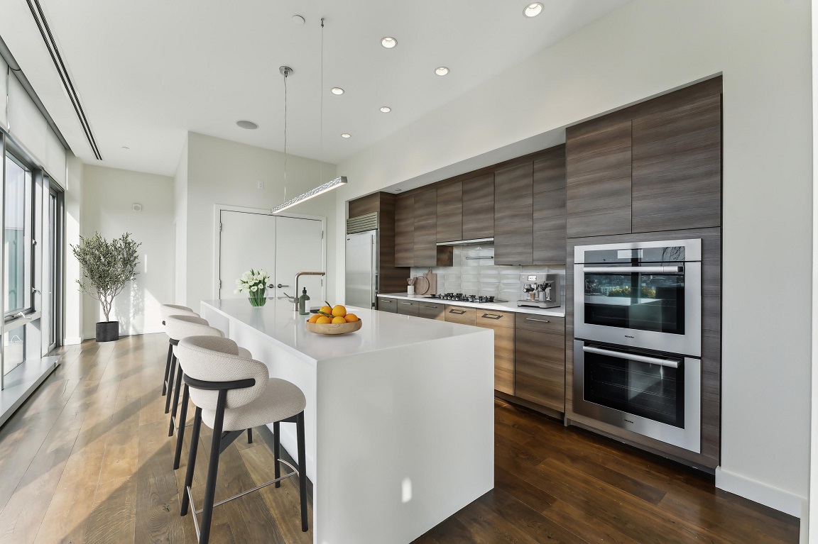 Gallery Experience luxury in our 24th and 25th floor penthouse residences image